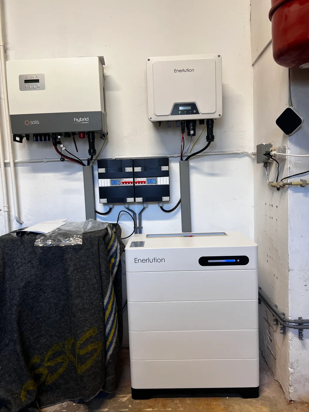 Modular high-voltage installation